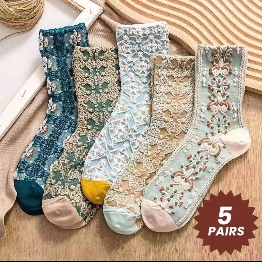 5 Pairs Retro 3D Relief Socks | Women’s Medium Length